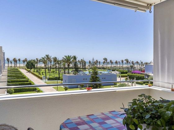 Foto 2 de Piso en venta en paseo Carmen Sevilla de 3 habitaciones con terraza y piscina