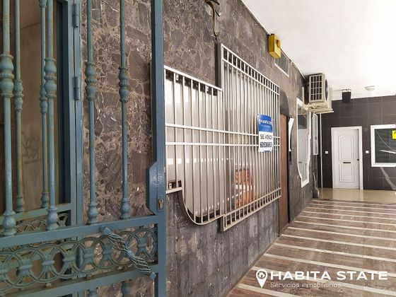 Foto 2 de Venta de local en calle Doctor Gregorio Marañón con ascensor