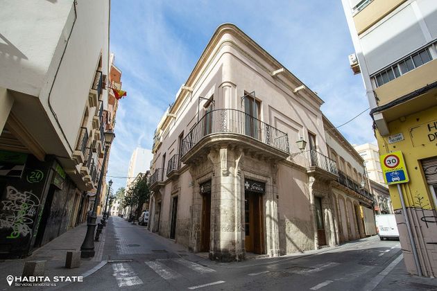 Foto 1 de Casa en venda a calle Eduardo Pérez de 4 habitacions amb terrassa i balcó
