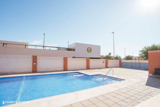 Foto 1 de Àtic en venda a calle Mariana Pineda de 2 habitacions amb terrassa i piscina