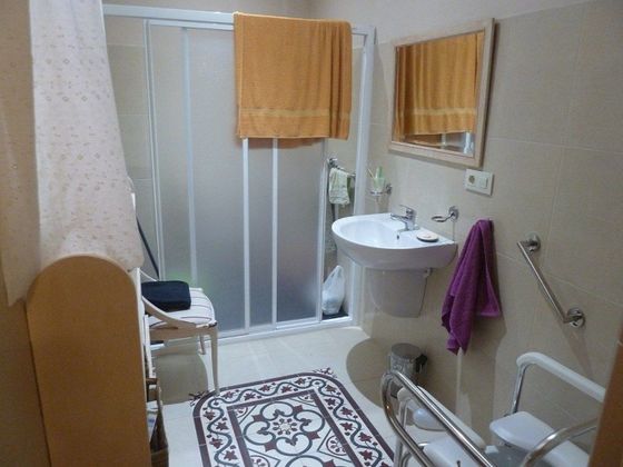 Foto 2 de Chalet en venta en Centro-Calzada-Cabo Noval de 5 habitaciones con aire acondicionado
