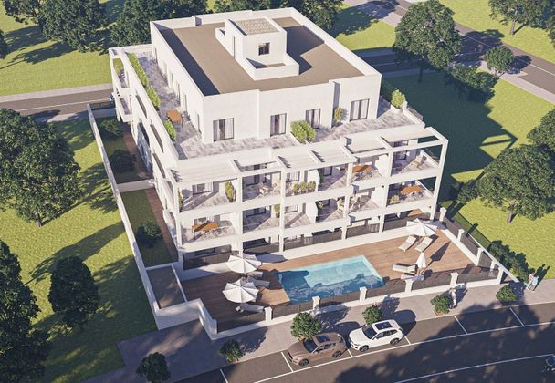 Foto 2 de Àtic en venda a V Centenario-Piletas-Capuchinos de 3 habitacions amb terrassa i piscina