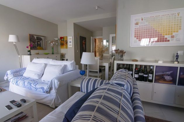 Foto 2 de Pis en venda a V Centenario-Piletas-Capuchinos de 4 habitacions amb terrassa i aire acondicionat