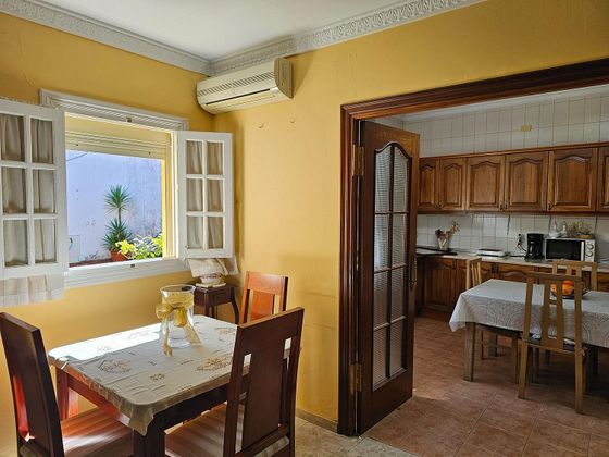 Foto 1 de Xalet en venda a V Centenario-Piletas-Capuchinos de 5 habitacions amb terrassa i aire acondicionat