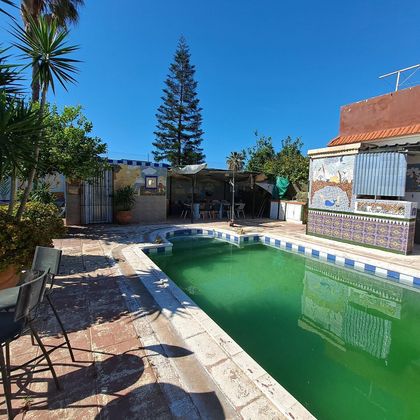 Foto 1 de Xalet en venda a Centro - Norte de 4 habitacions amb piscina i jardí