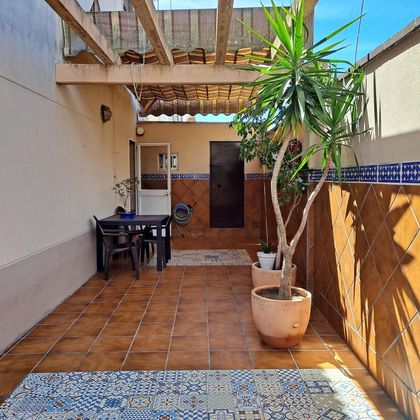 Foto 2 de Dúplex en venda a Las Palmeras-Dehesilla de 4 habitacions amb terrassa i garatge