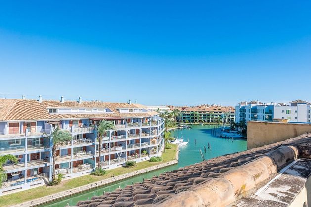 Foto 2 de Àtic en venda a Puerto de Sotogrande-La Marina de 4 habitacions amb terrassa i piscina