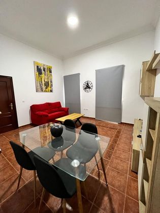 Foto 1 de Alquiler de piso en La Línea de la Concepción ciudad de 2 habitaciones con terraza y muebles