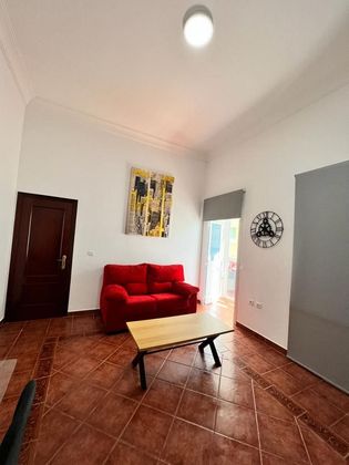 Foto 2 de Pis en lloguer a La Línea de la Concepción ciudad de 2 habitacions amb terrassa i mobles