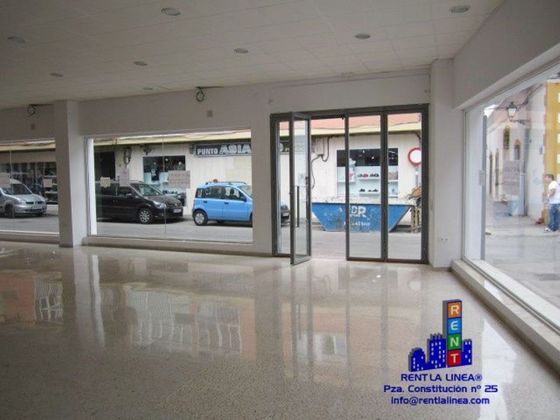 Foto 1 de Alquiler de local en calle Granada de 208 m²