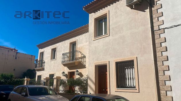 Foto 2 de Casa en venda a calle De Los Huertos de 4 habitacions amb terrassa i garatge
