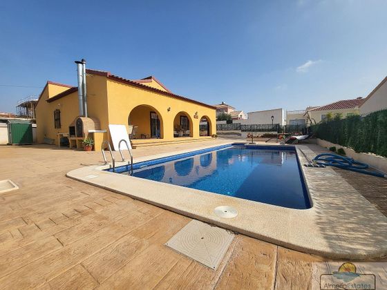 Foto 2 de Venta de casa en Arboleas de 3 habitaciones con piscina