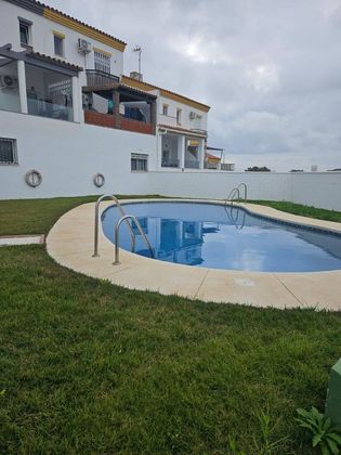 Foto 1 de Casa en venda a Taraguilla-Zona Estación de 3 habitacions amb terrassa i piscina