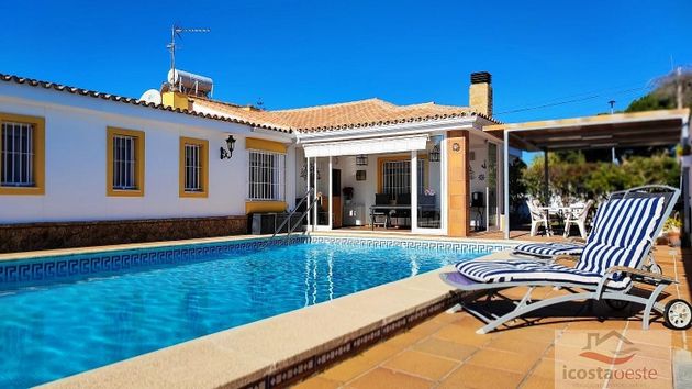 Foto 1 de Chalet en venta en Valdelagrana de 6 habitaciones con piscina y garaje