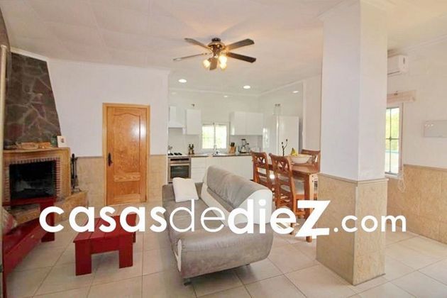 Foto 2 de Casa adossada en venda a calle Bassetes de 4 habitacions amb terrassa i balcó