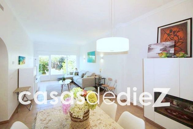Foto 2 de Casa adossada en venda a calle Gaudi de 3 habitacions amb terrassa i piscina