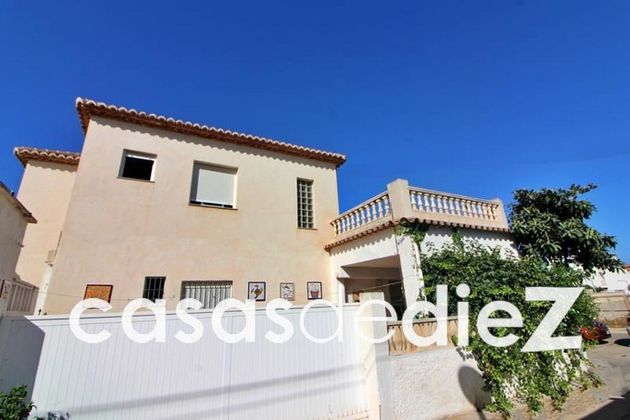 Foto 2 de Chalet en venta en avenida De Burguera de 4 habitaciones con terraza y jardín