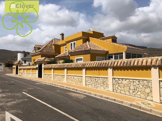 Foto 1 de Casa en venda a La Envía de 7 habitacions amb terrassa i piscina