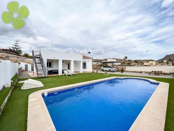 Foto 2 de Venta de chalet en Arboleas de 4 habitaciones con terraza y piscina
