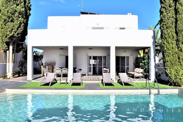 Foto 1 de Xalet en venda a Urb. Vista de los Ángeles de 4 habitacions amb terrassa i piscina