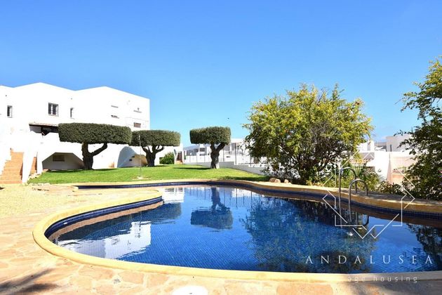 Foto 1 de Dúplex en venta en Urb. El Palmeral de 3 habitaciones con terraza y piscina