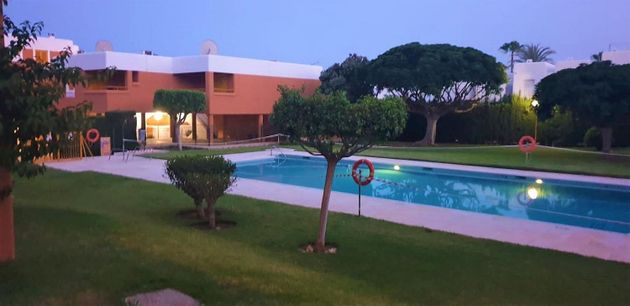 Foto 2 de Piso en alquiler en Urb. El Palmeral de 3 habitaciones con terraza y piscina
