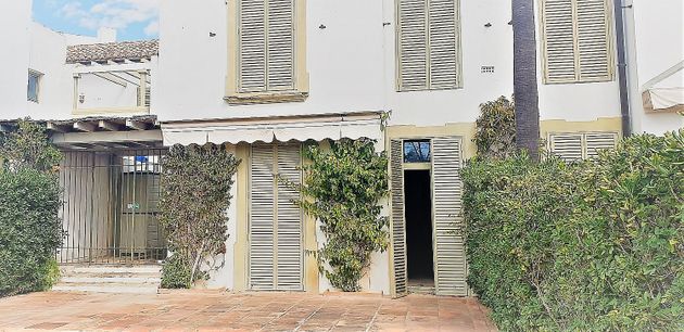 Foto 2 de Casa adossada en venda a avenida De la Marina de 3 habitacions amb terrassa i piscina