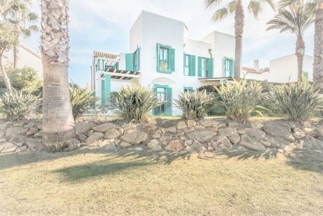 Foto 1 de Casa en venda a avenida De la Marina de 4 habitacions amb terrassa i piscina