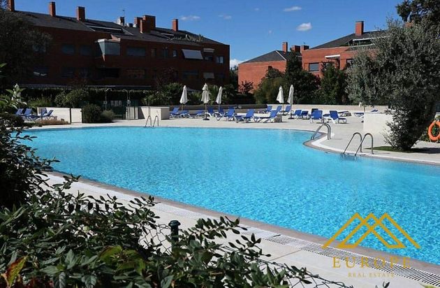 Foto 2 de Pis en venda a paseo De Los Parques de 3 habitacions amb terrassa i piscina
