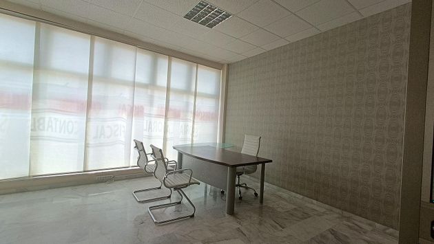 Foto 2 de Oficina en venda a Noreste-Granja amb aire acondicionat