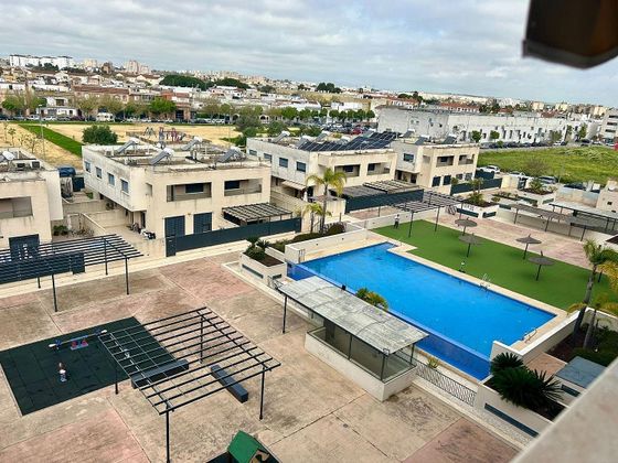 Foto 1 de Piso en venta en Este-Delicias de 3 habitaciones con terraza y piscina