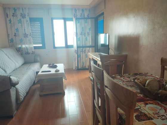 Foto 2 de Venta de piso en La Línea de la Concepción ciudad de 2 habitaciones con terraza y ascensor