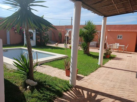 Foto 2 de Casa rural en venda a La Línea de la Concepción ciudad de 3 habitacions amb terrassa i piscina