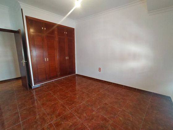 Foto 1 de Pis en venda a La Línea de la Concepción ciudad de 3 habitacions amb balcó i ascensor
