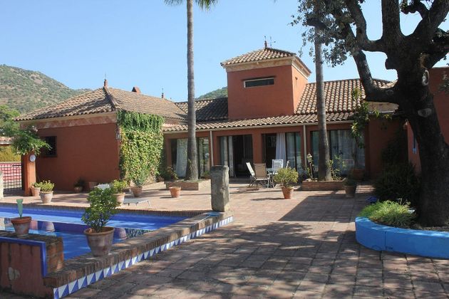 Foto 2 de Xalet en venda a Poniente-Norte - Miralbaida - Parque Azahara de 3 habitacions amb piscina i garatge