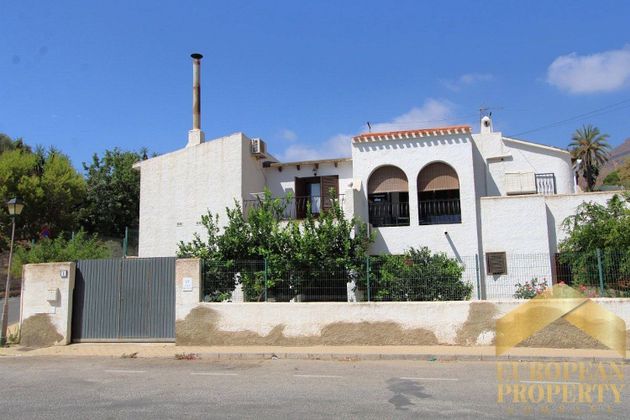 Foto 1 de Xalet en venda a Las Ventanicas - La Paratá de 4 habitacions amb terrassa i piscina