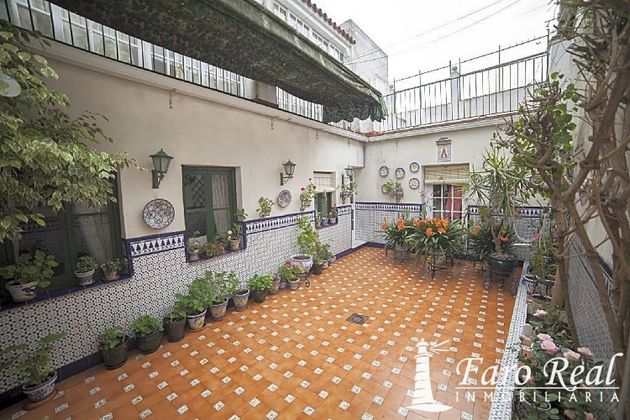 Foto 1 de Casa en venda a V Centenario-Piletas-Capuchinos de 8 habitacions amb terrassa