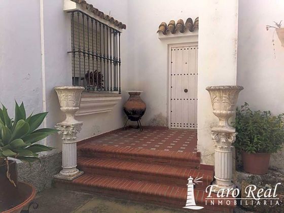 Foto 2 de Xalet en venda a Ayuntamiento-Barrio Alto de 10 habitacions amb piscina i garatge