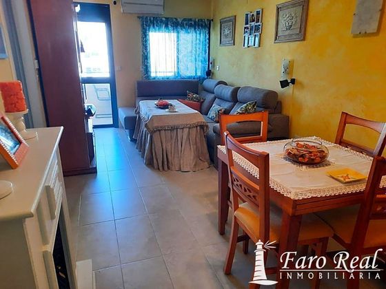 Foto 2 de Pis en lloguer a V Centenario-Piletas-Capuchinos de 2 habitacions amb terrassa i mobles