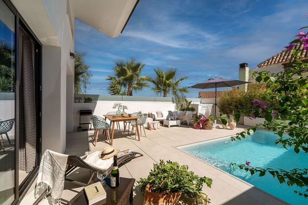 Foto 2 de Chalet en venta en calle Los Limones de 3 habitaciones con terraza y piscina