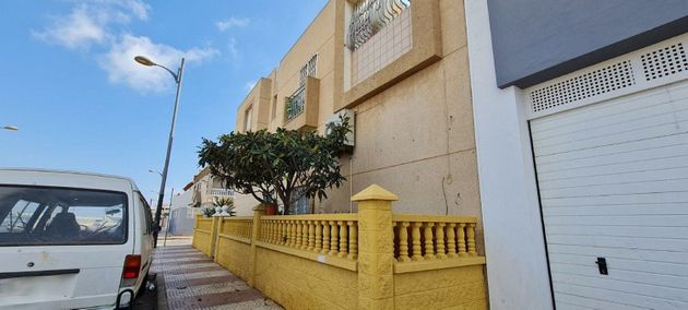 Foto 1 de Casa en venda a Roquetas Centro de 4 habitacions amb terrassa i aire acondicionat