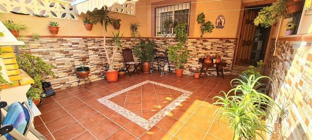 Foto 2 de Venta de casa en Roquetas Centro de 4 habitaciones con terraza y garaje