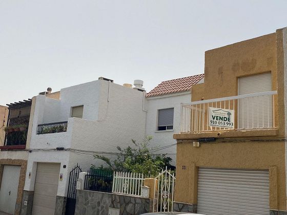 Foto 2 de Casa adossada en venda a avenida Del Guadalquivir de 4 habitacions amb terrassa i garatge
