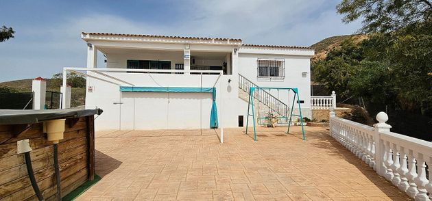 Foto 1 de Casa rural en venda a Adra de 3 habitacions amb terrassa i piscina