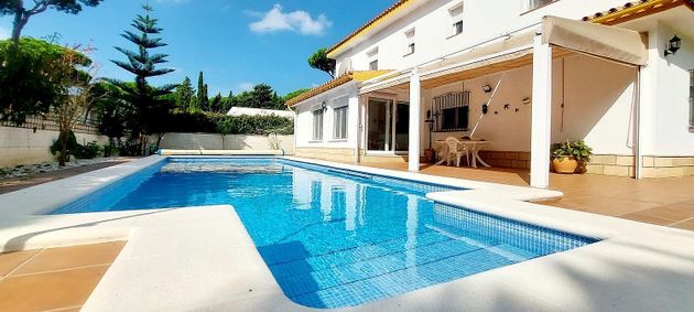 Foto 2 de Xalet en venda a Roche de 6 habitacions amb terrassa i piscina