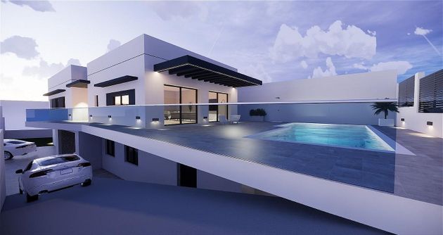 Foto 1 de Xalet en venda a Los Ángeles - Cruz de Caravaca de 3 habitacions amb terrassa i piscina
