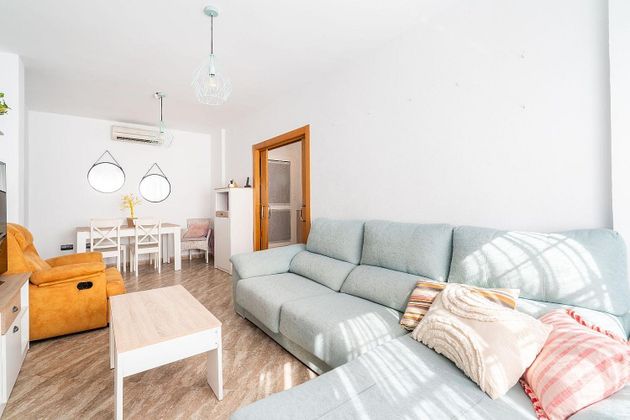 Foto 1 de Casa adossada en venda a Huércal de Almería de 4 habitacions amb terrassa i aire acondicionat