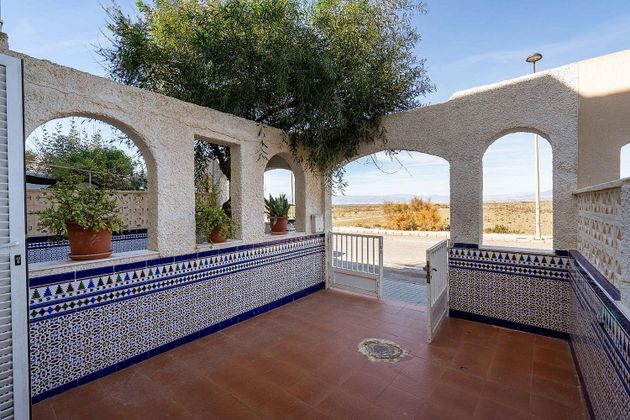 Foto 1 de Casa adossada en venda a Cabo de Gata de 3 habitacions amb terrassa i jardí