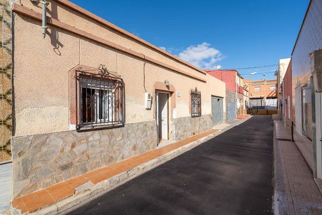 Foto 1 de Chalet en venta en La Cañada-Costacabana-Loma Cabrera-El Alquián de 3 habitaciones con terraza y garaje