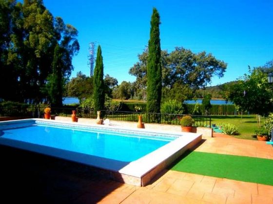 Foto 1 de Venta de chalet en Obejo de 3 habitaciones con piscina y jardín